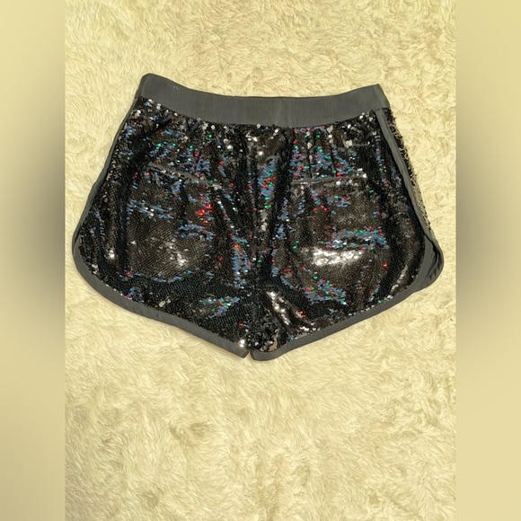 NWT Dundas Black Sequin Shorts - Size Medium - Picture 5 of 9